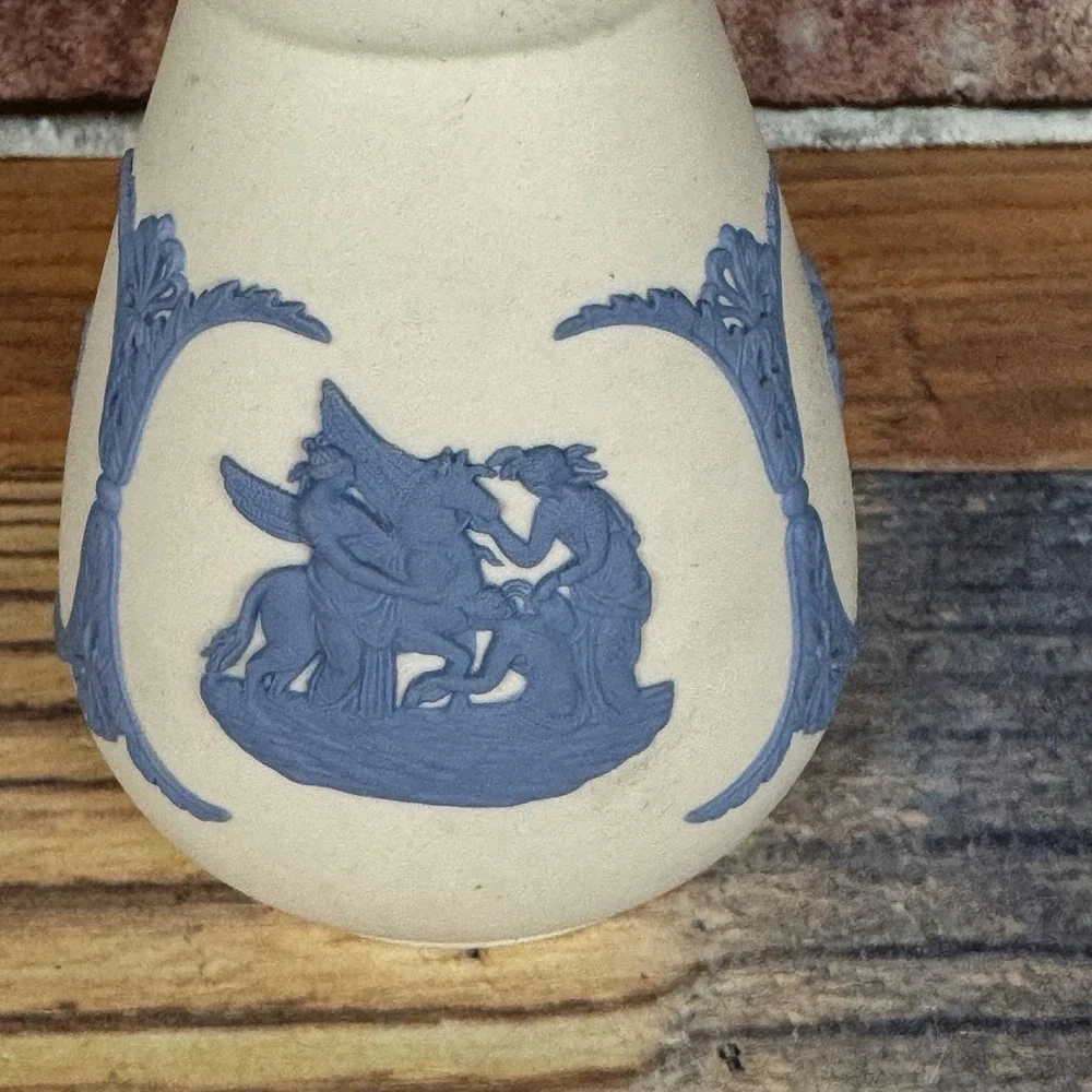 Wedgwood Cameo Bud Vase Lavender (Pale Blue) on‎ Cream Color Jasperware England